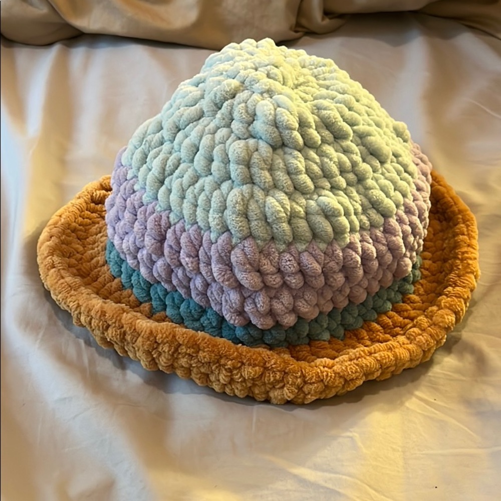Stripped knit bucket hat